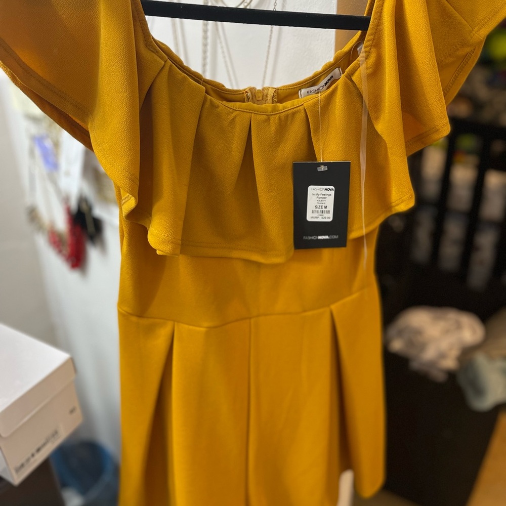 Fashion nova romper size M